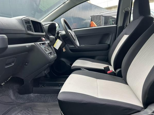 Car Image 16